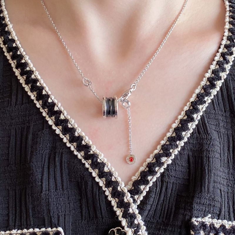 Bv1g*ai necklaces